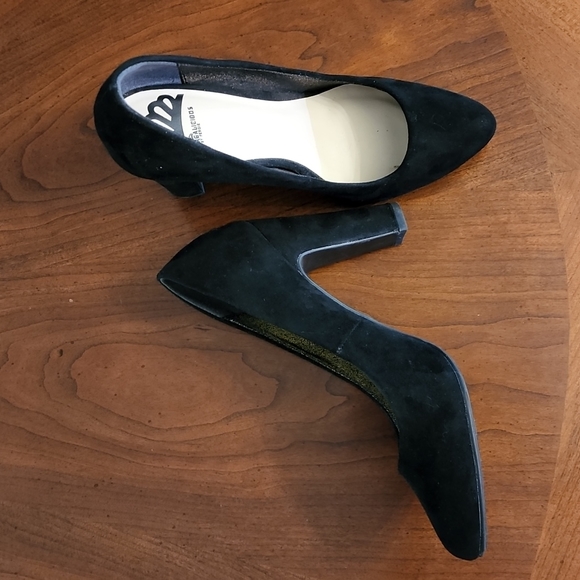 FERGALICIOUS velvet heels - Picture 8 of 8